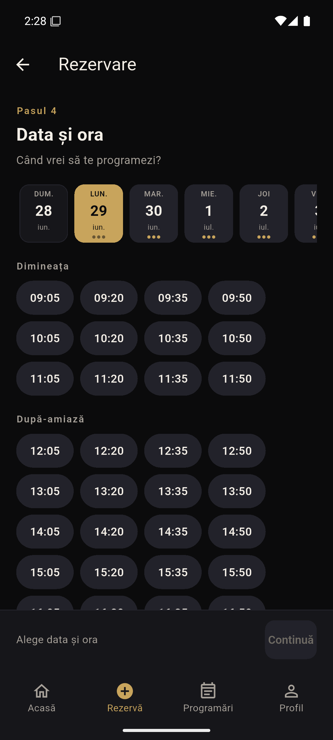 Wizardul de rezervare EvoSlot — alegerea intervalului, cu disponibilitate reală